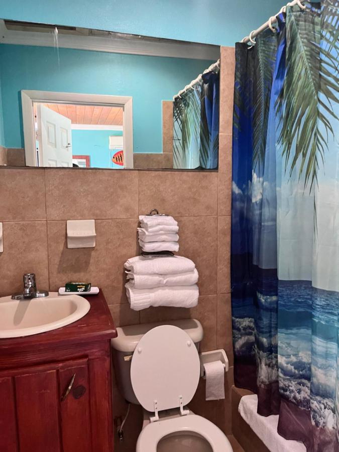 Bay Inn Estates Alice Town  Екстер'єр фото