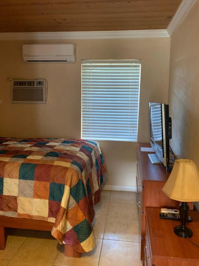 Bay Inn Estates Alice Town  Екстер'єр фото