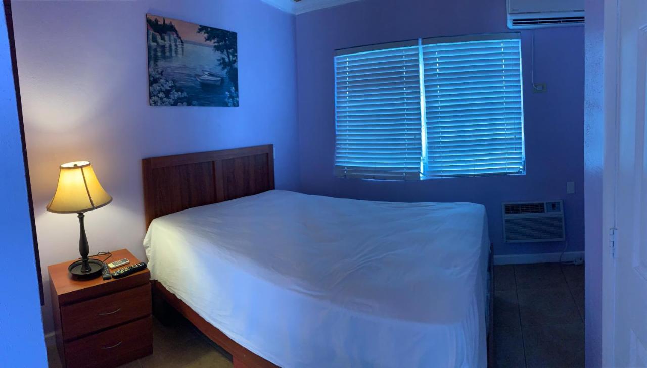 Bay Inn Estates Alice Town  Екстер'єр фото